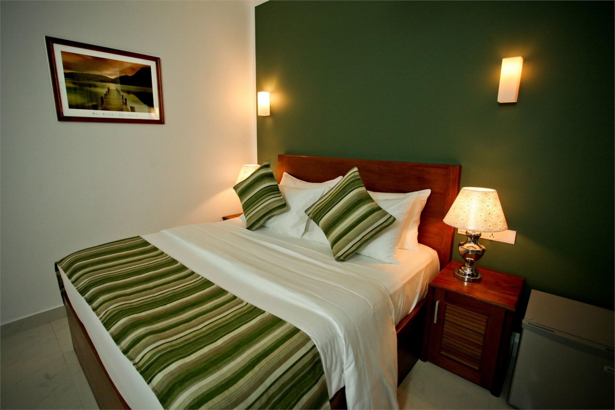 Hotel Travellers Nest Kandy Exterior foto