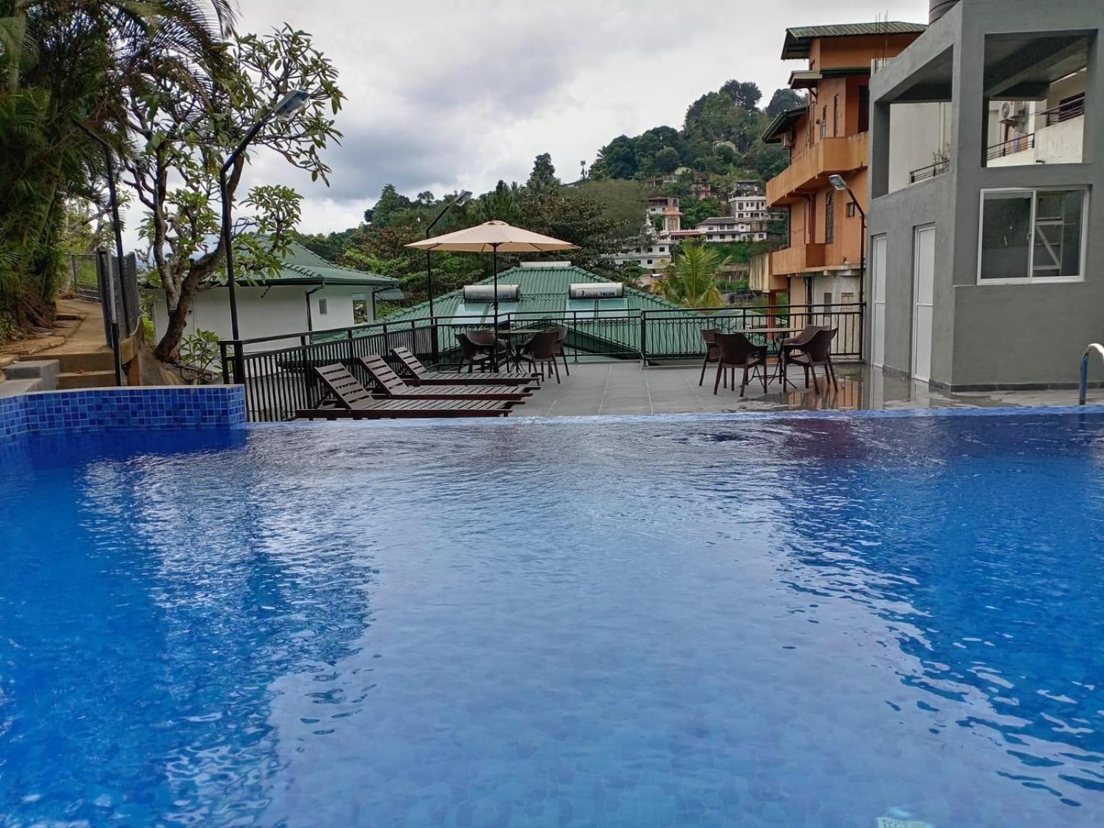 Hotel Travellers Nest Kandy Exterior foto