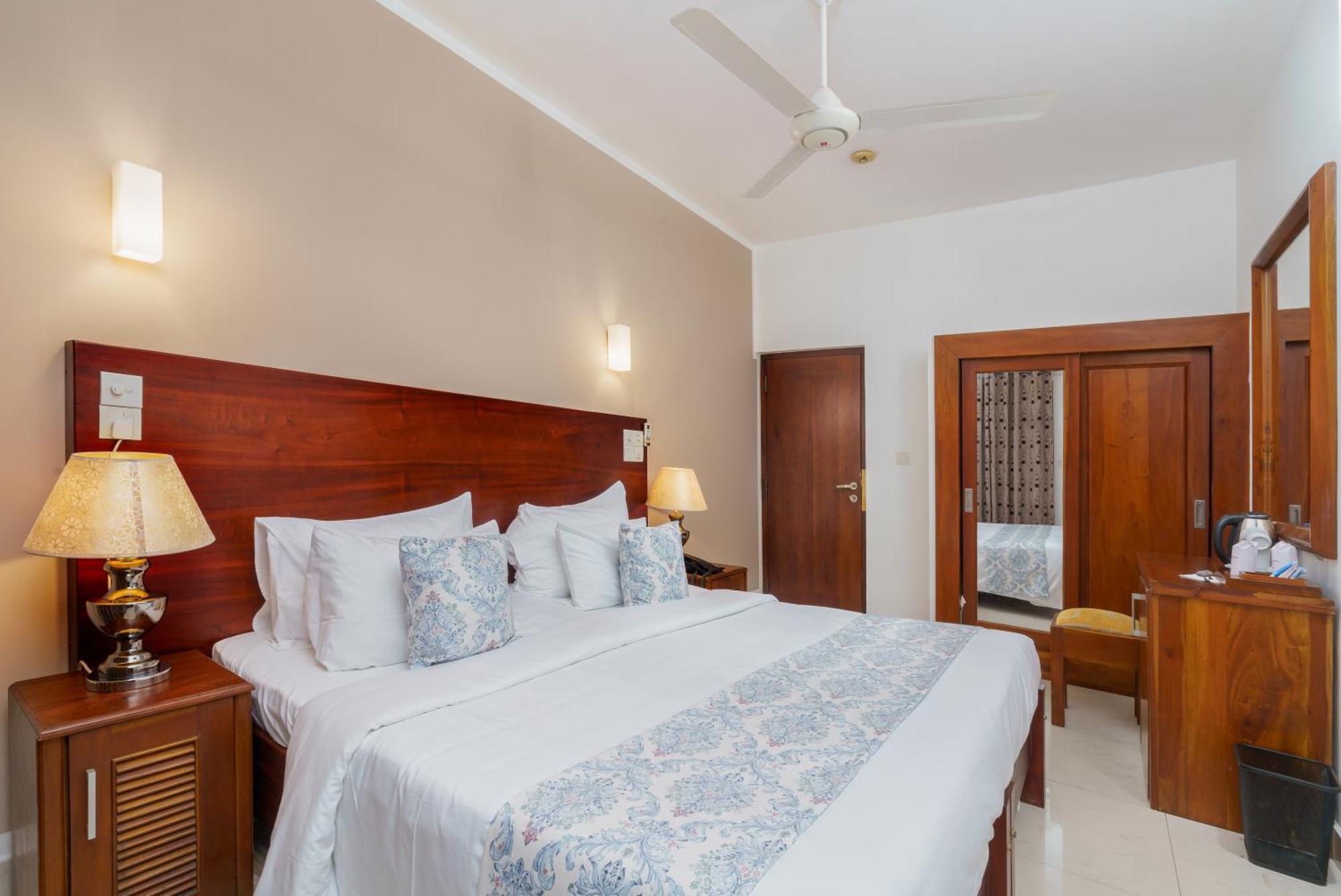 Hotel Travellers Nest Kandy Exterior foto