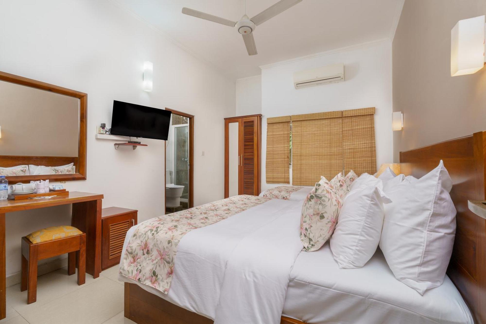 Hotel Travellers Nest Kandy Exterior foto