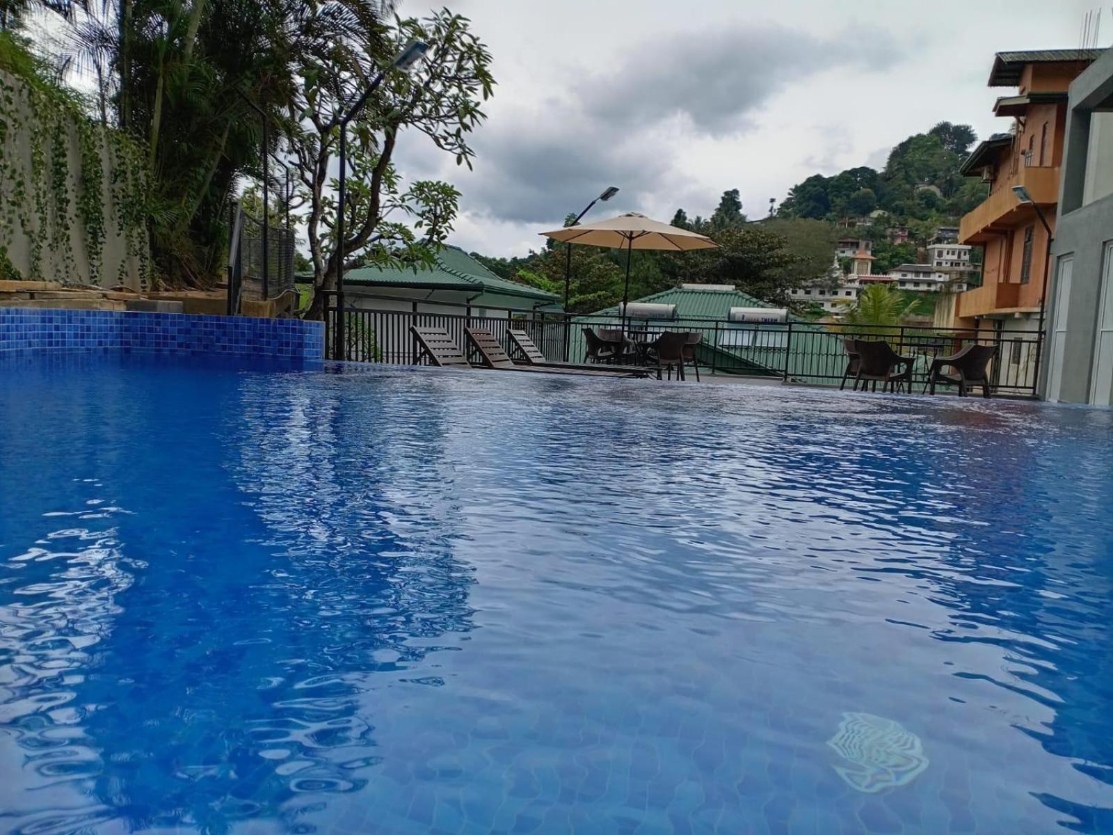 Hotel Travellers Nest Kandy Exterior foto