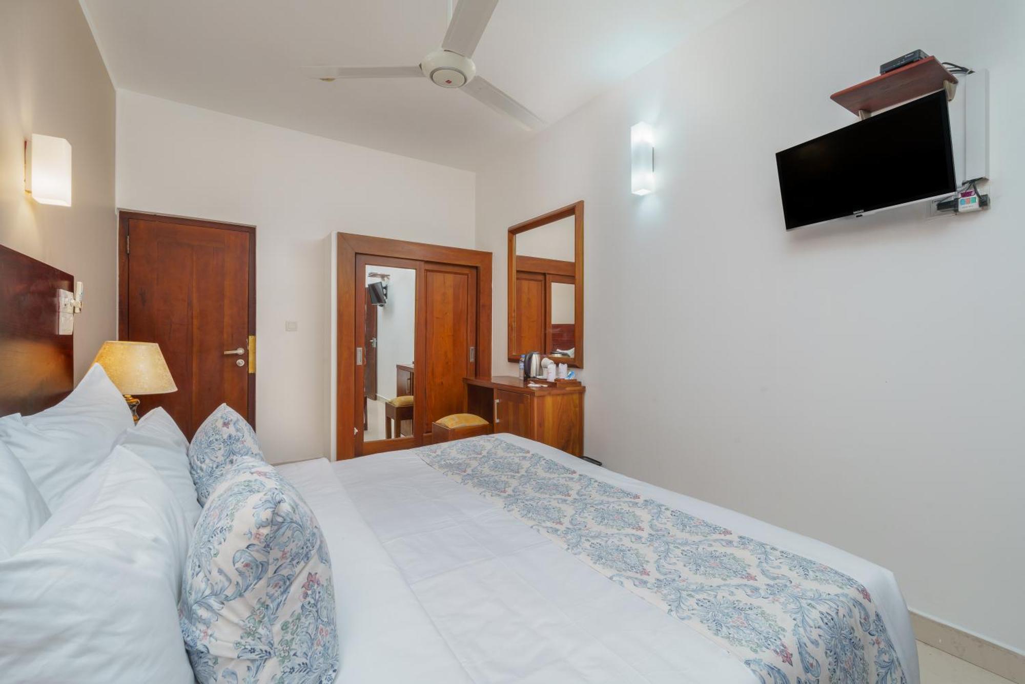Hotel Travellers Nest Kandy Exterior foto