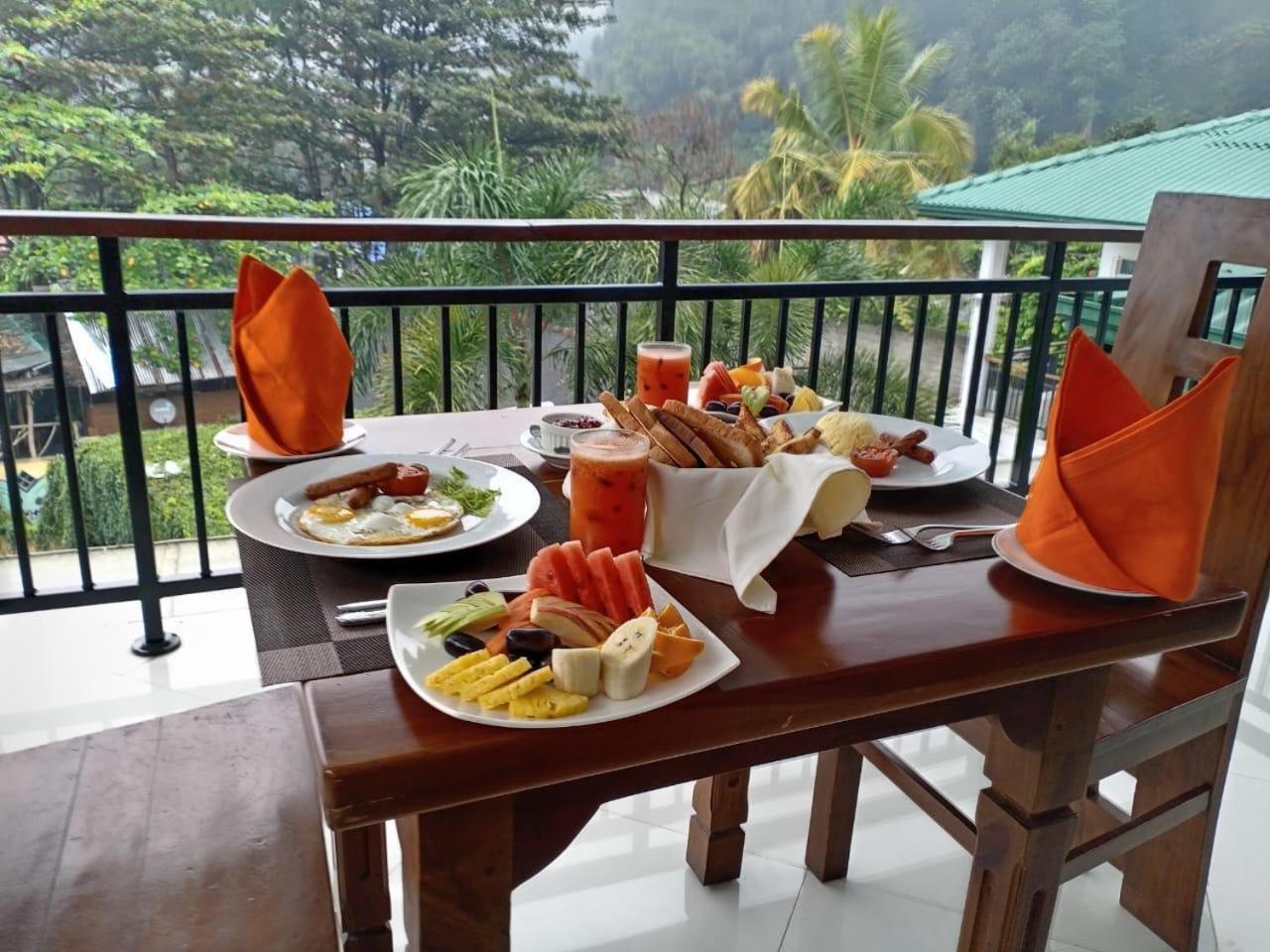Hotel Travellers Nest Kandy Exterior foto