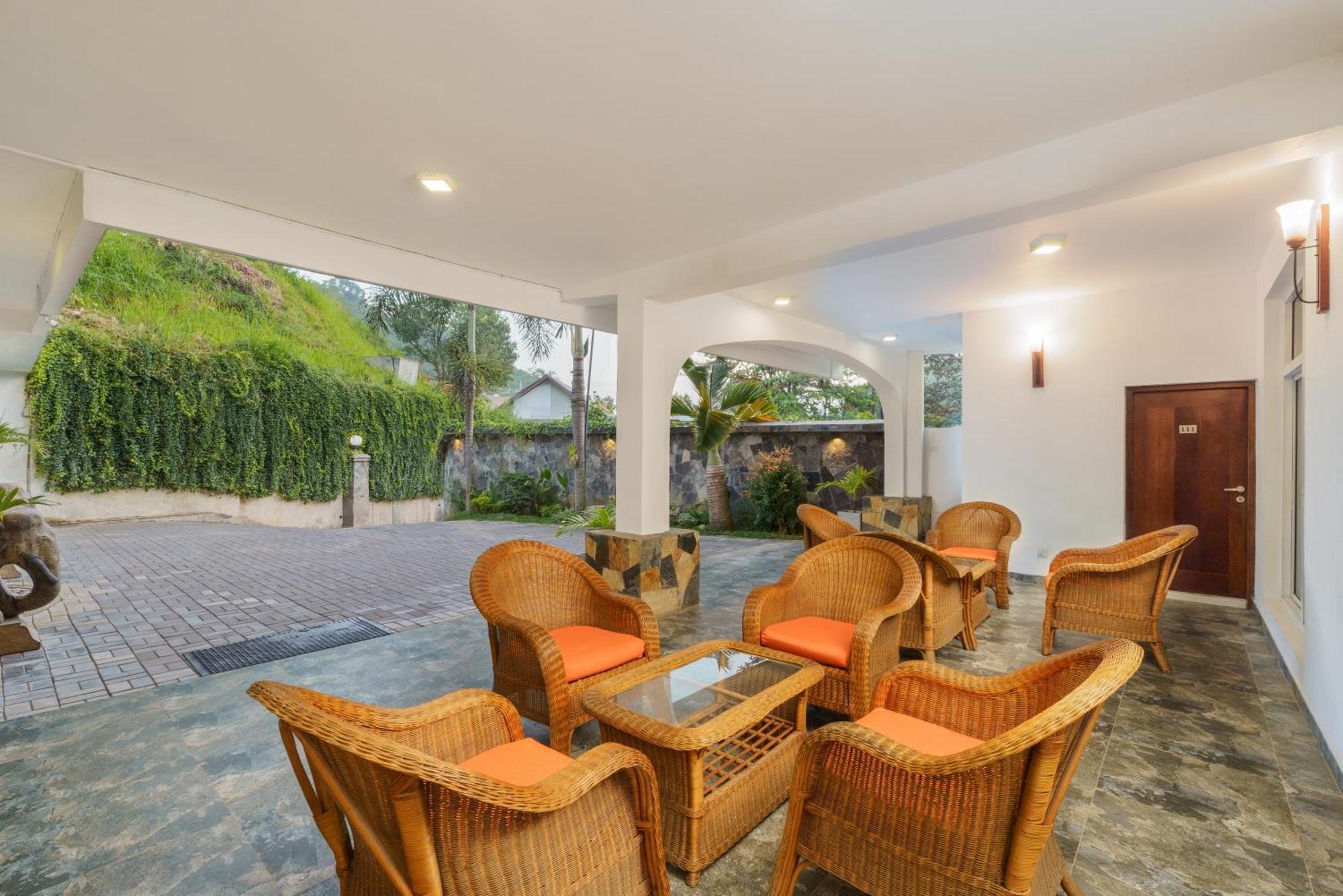 Hotel Travellers Nest Kandy Exterior foto