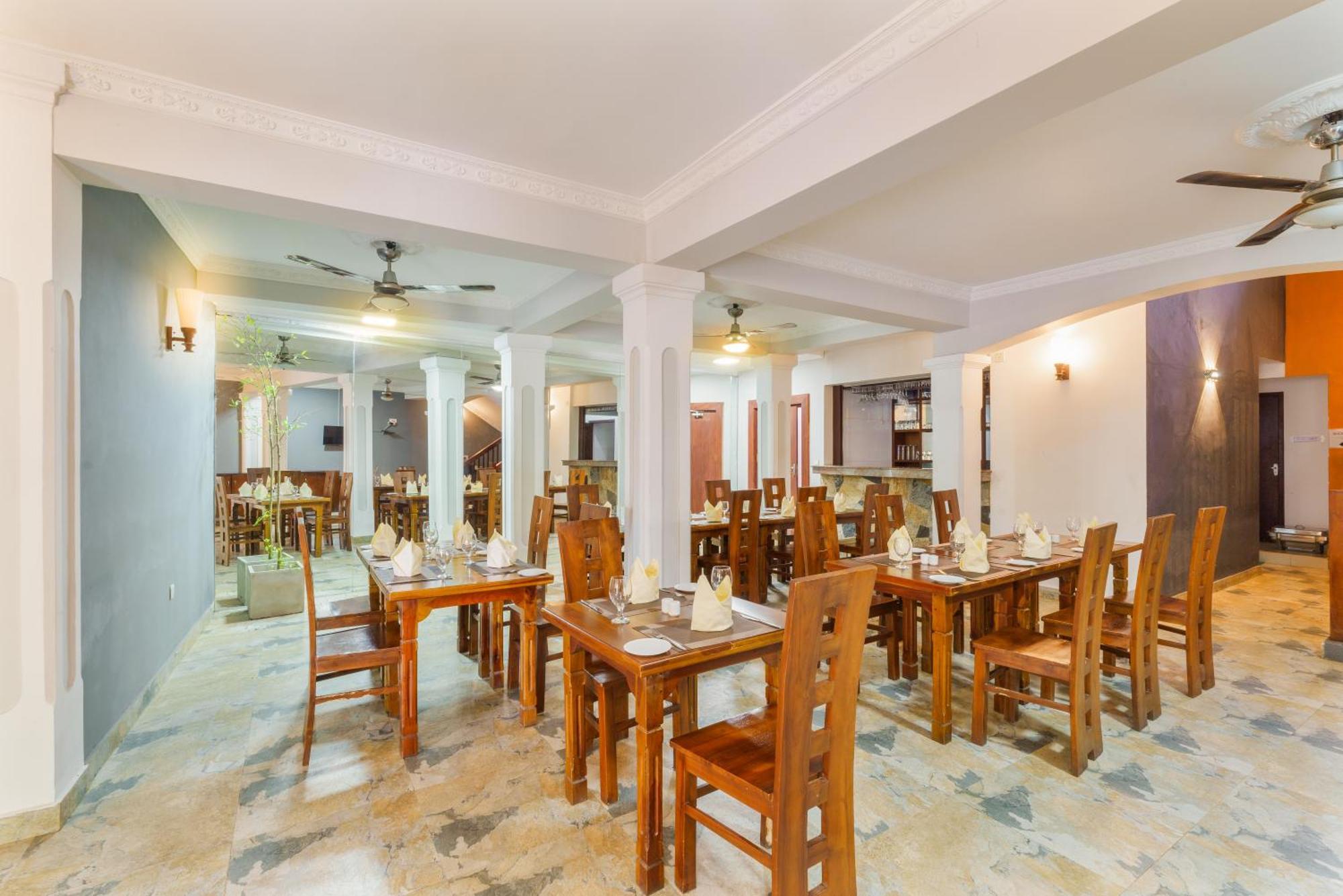 Hotel Travellers Nest Kandy Exterior foto