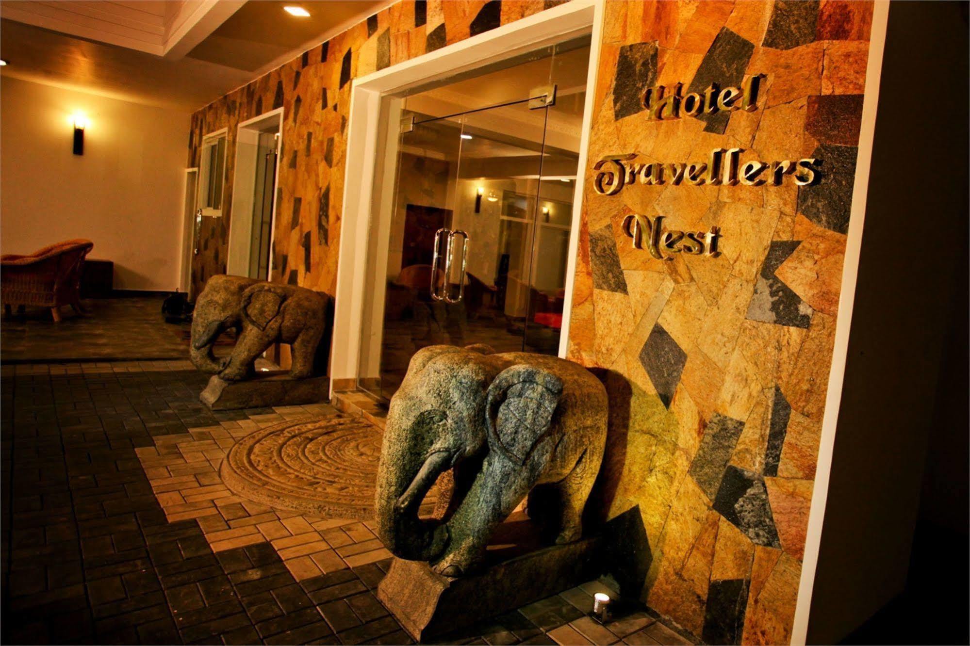 Hotel Travellers Nest Kandy Exterior foto