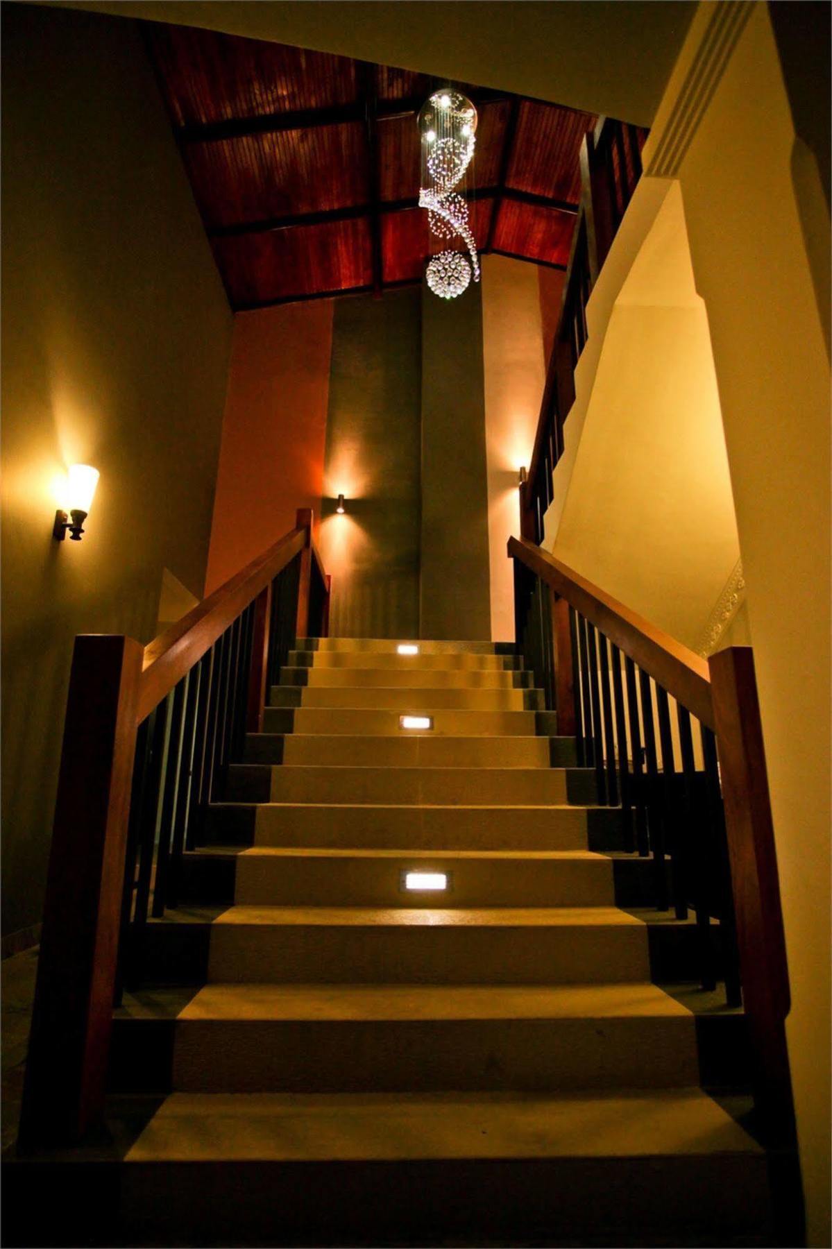 Hotel Travellers Nest Kandy Exterior foto
