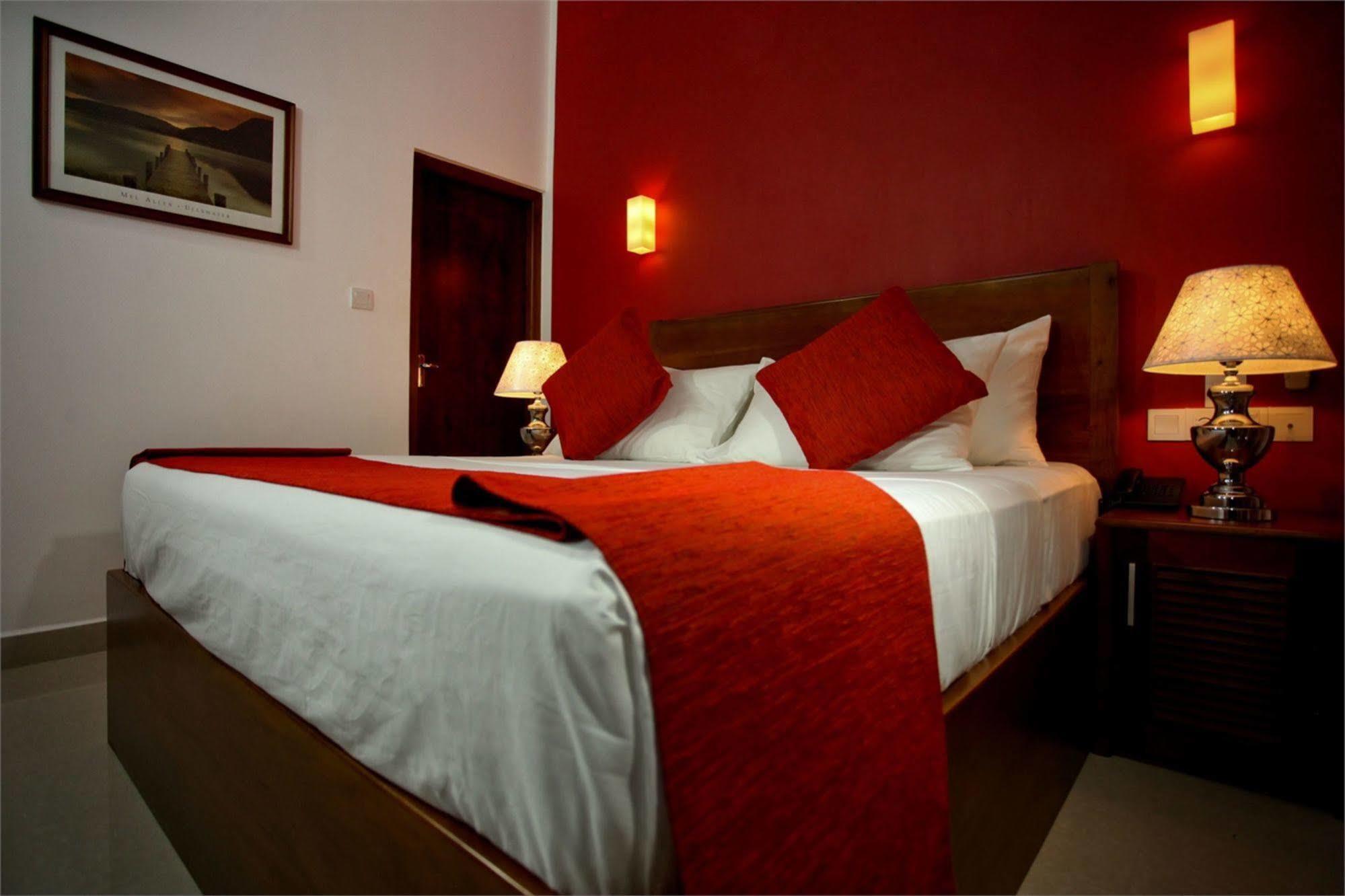 Hotel Travellers Nest Kandy Exterior foto